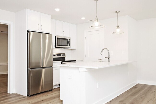 Building Photo - $500 Off 1st Month's Rent! Spacious Dog-Friendly Belvedere Apartment