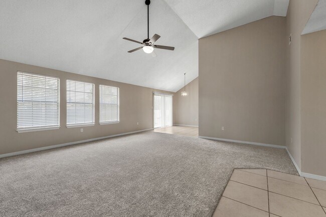 Building Photo - Charming 3BR/2BA with Fenced Yard & Commun...