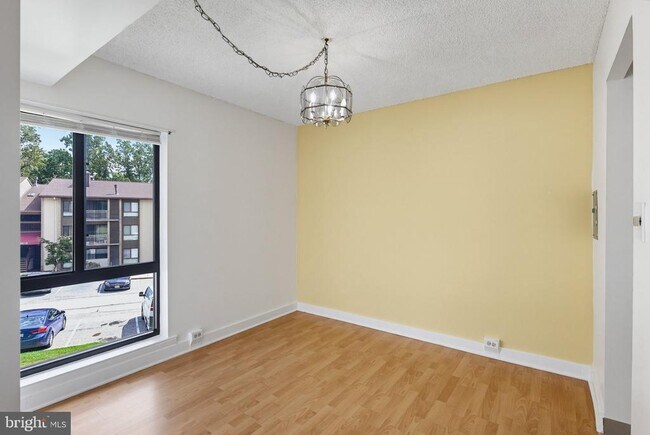 Building Photo - 5911 Tamar Dr