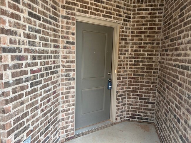 Building Photo - New 2 Bedroom Townhome Available In Wolffo...