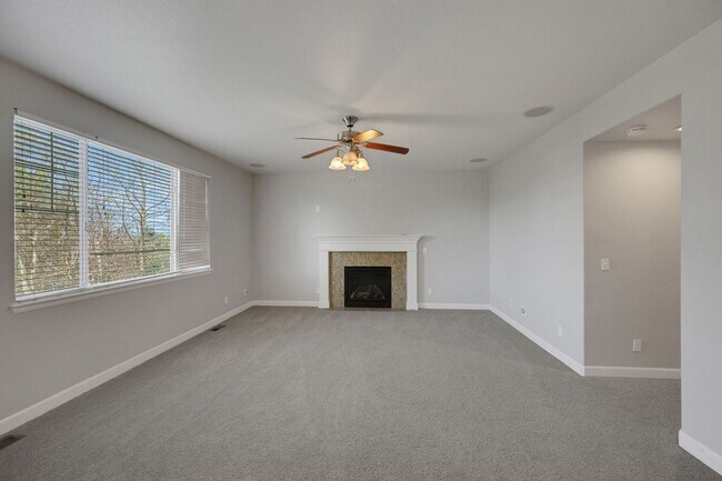 Building Photo - Spacious 5BR House in Aurora