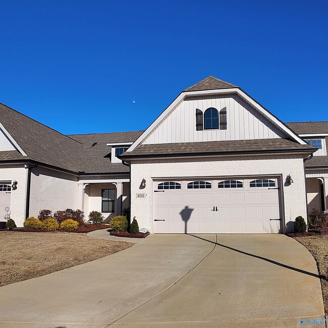 Building Photo - 404 Tillane Pk Cir