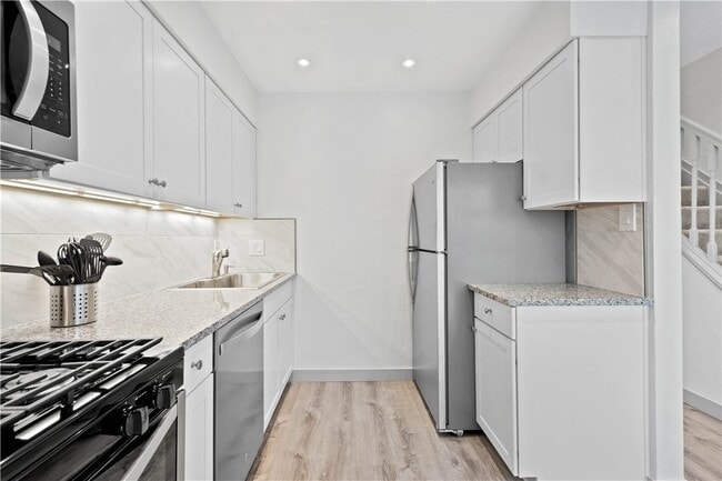 Building Photo - 236 S Grandview Ave