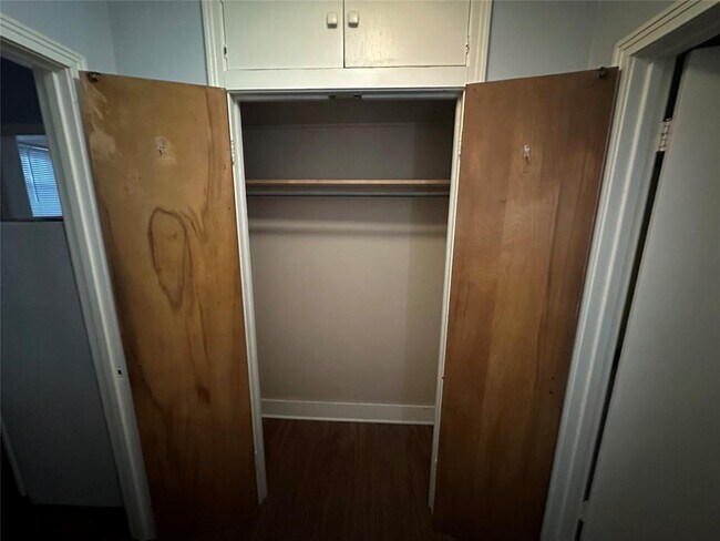 Building Photo - 1009 W 25th St