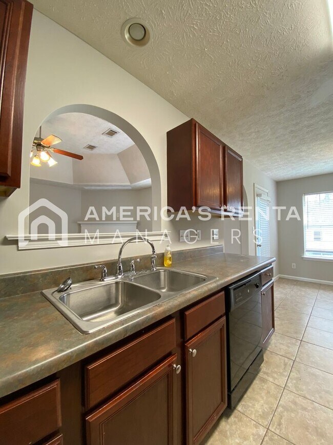 Building Photo - Home for Rent in Montgomery with Fenced in Backyard!!! New LVP Flooring! View with 48 Hours Notic...