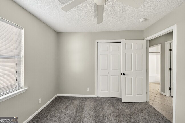 Building Photo - 107 Navajo Ct