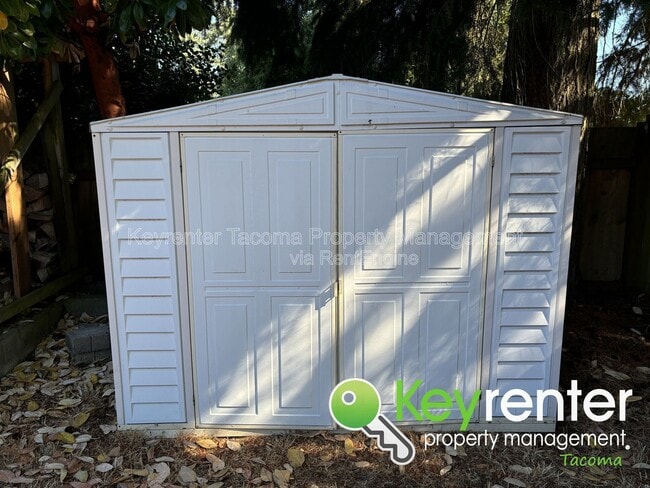 Building Photo - 2722 Cambridge Dr