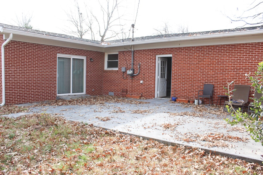 Building Photo - 1213 Park Dr