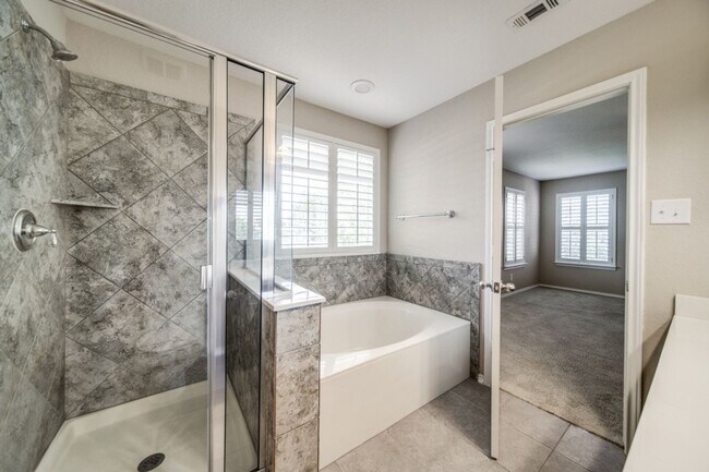 Building Photo - 3 Bedroom 2 1/2 bath Park Vista Subdivision