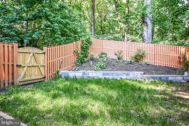 Building Photo - 10231 Millstream Dr