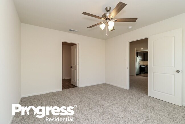 Building Photo - 1313 Woodwinds Dr