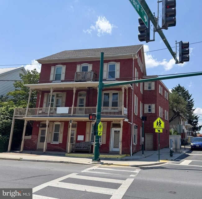 Building Photo - 801 S Potomac St