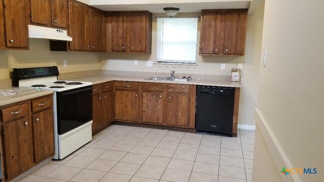 Building Photo - 19 Sunflower Cir