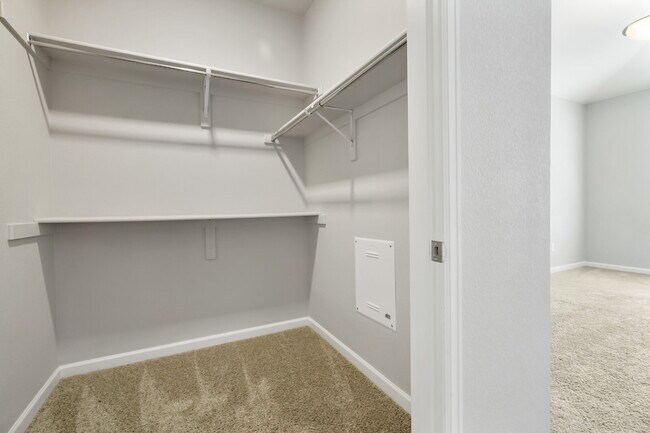 Building Photo - Spacious 3 bedroom in gated community