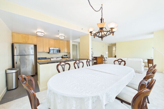 Building Photo - 2BR/2BA Corner Condo w/ Parking | Post International – Lower Pacific Heights