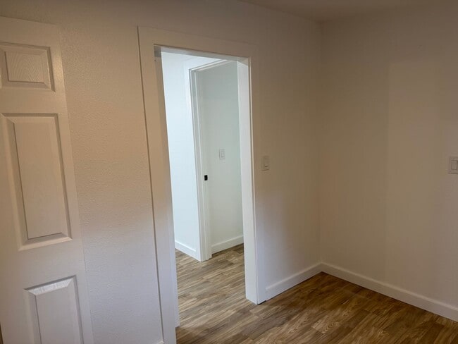 Building Photo - Luxury 2 bedroom 1 bath duplex in a great neighborhood!