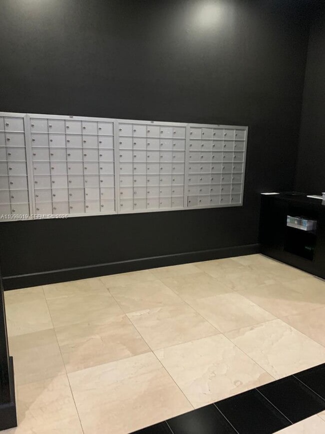 Building Photo - 350 NE 24th St