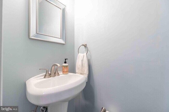 Building Photo - 216 W Lafayette St