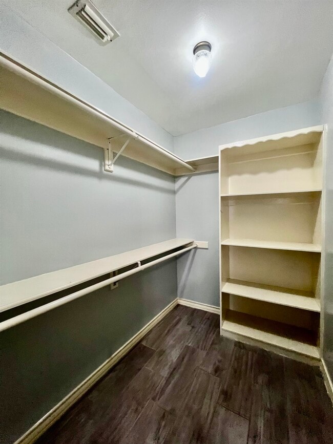 Building Photo - 207 Martingale