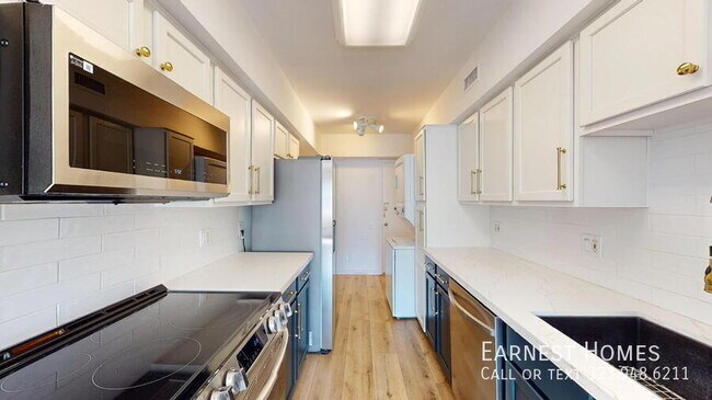 Building Photo - 4915 Tyrone Ave
