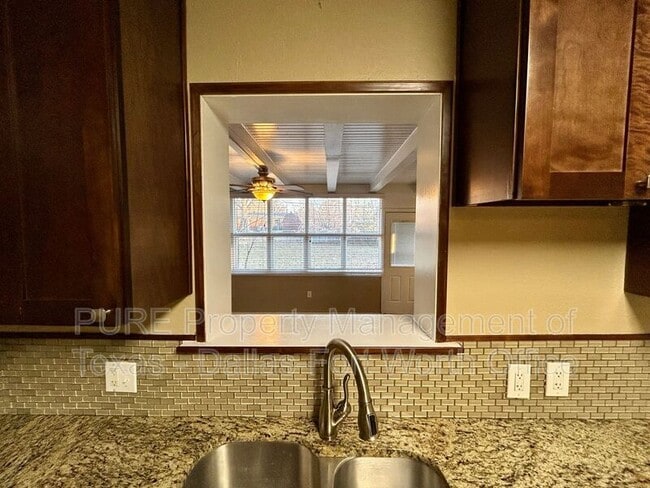 Building Photo - 1607 Briarwood Blvd