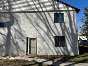 Building Photo - 2734 Evergreen Ct