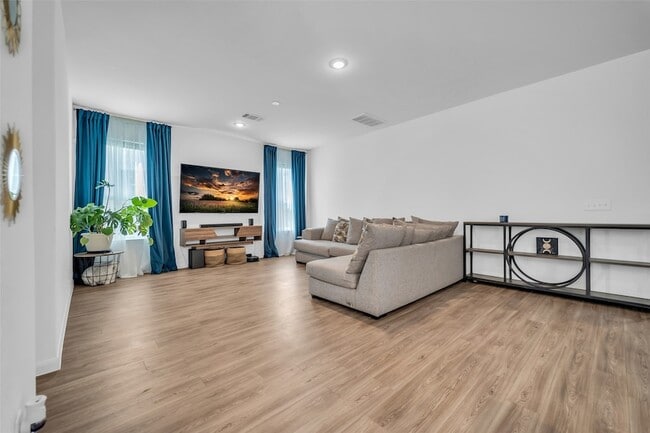 Building Photo - 7306 Madison Cmns Ln