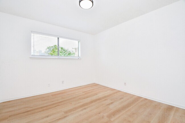 Building Photo - 11907 Pepperdine Ln