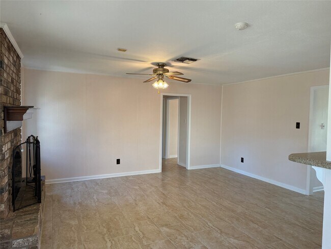 Building Photo - 1109 Sally Anne Dr
