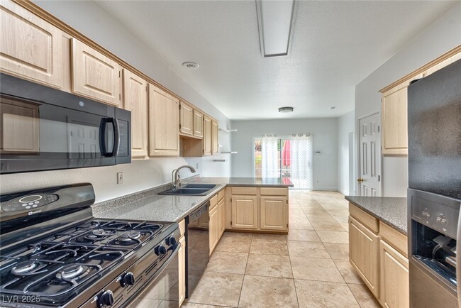 Building Photo - 1633 Cave Spring Dr