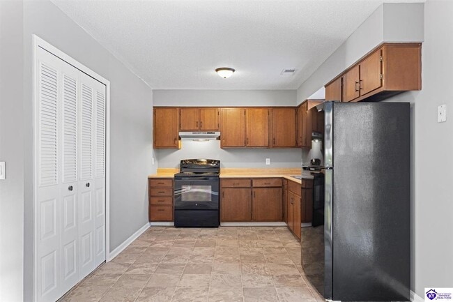 Building Photo - 1045 Greenway Dr