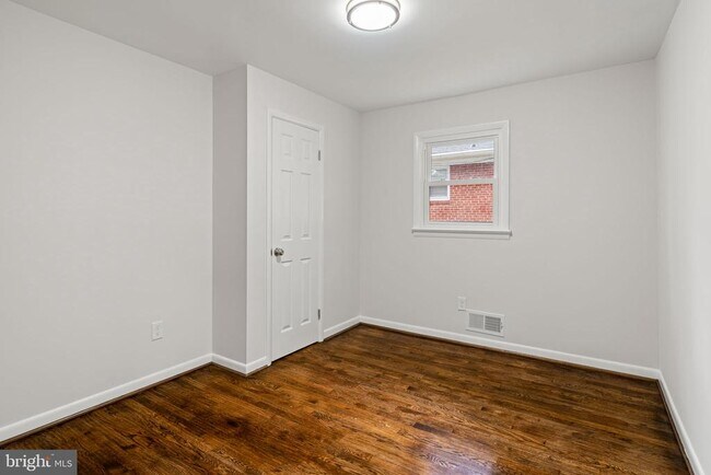 Building Photo - 2711 Groveton St