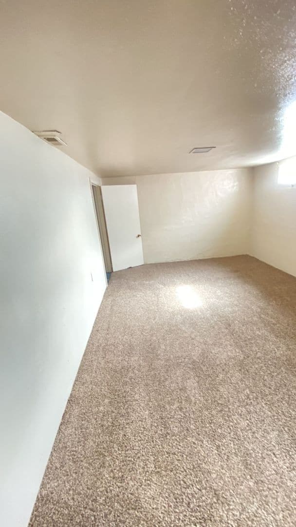 Building Photo - Duplex With Lots Of Room