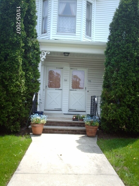 Building Photo - 518 Watertown St