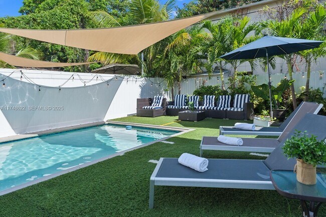 Building Photo - 3572 SW 23rd St