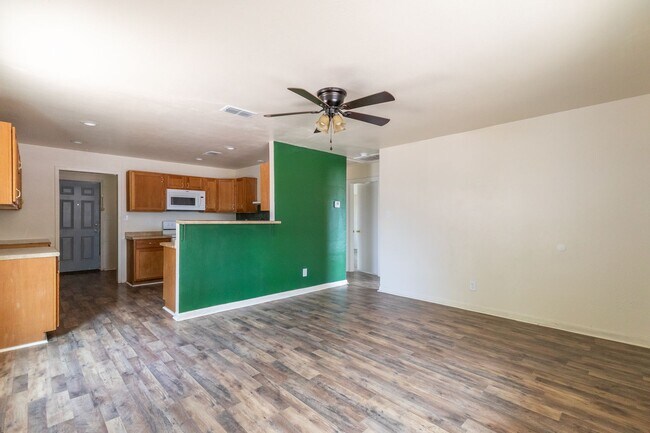 Building Photo - 2233 Fannin St