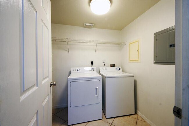 Building Photo - 6533 Emerald Dunes Dr