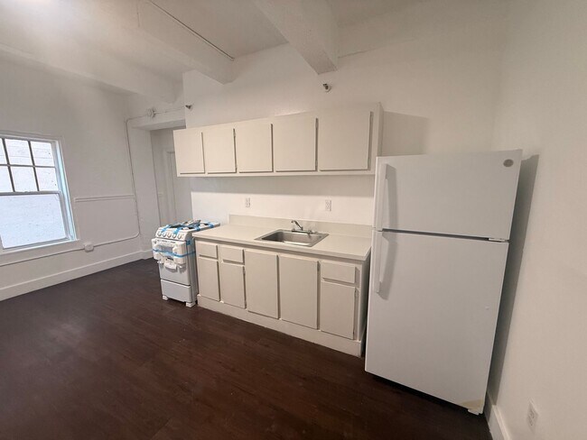 Building Photo - 230 23rd St