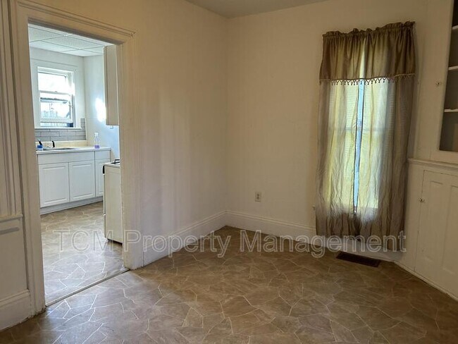 Building Photo - 1308 E North St