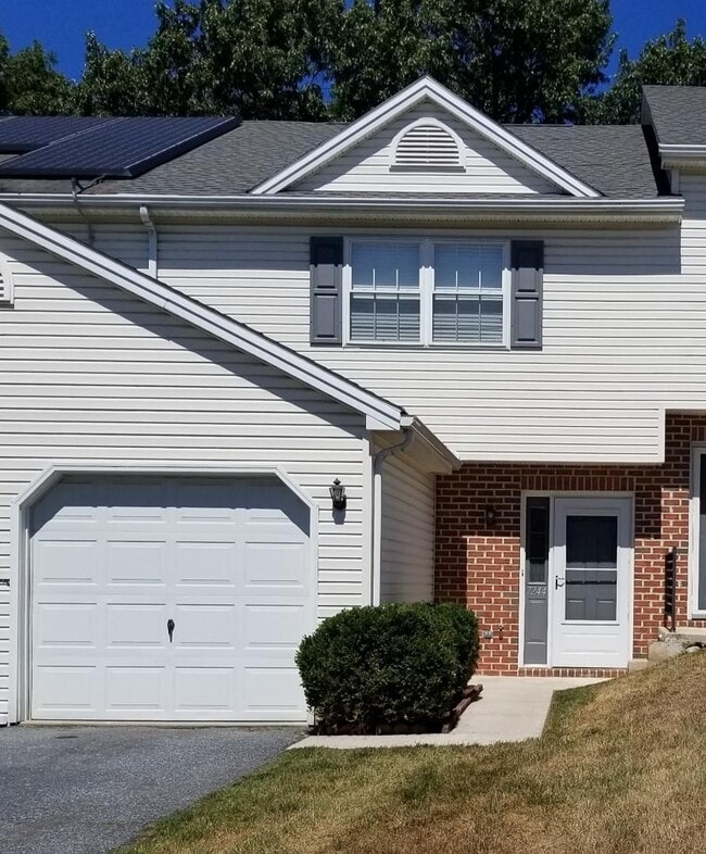 Primary Photo - 2 BR Townhouse