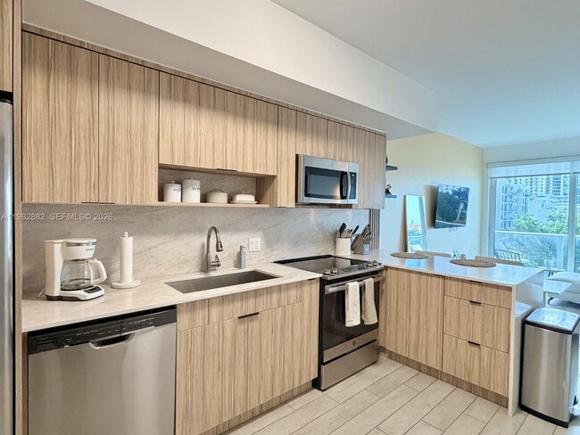 Building Photo - 321 NE 26th St