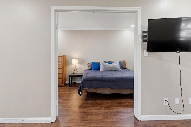 Building Photo - 7685 Northcross Dr