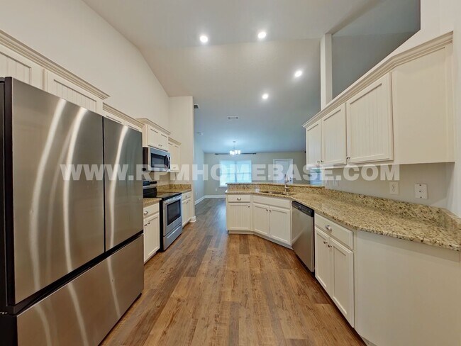 Building Photo - 5820 Crestlake Dr