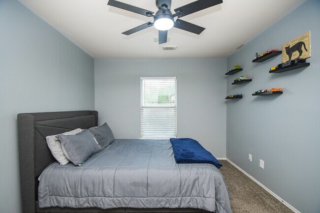 Building Photo - 20506 Lantern Springs Ln