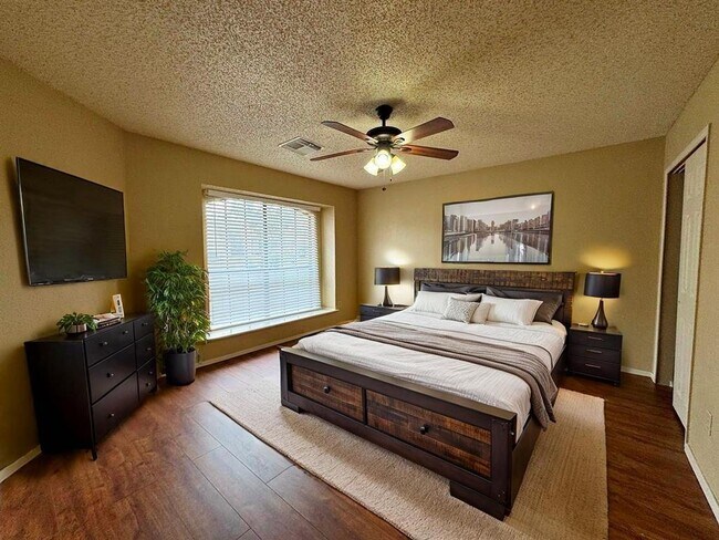 Building Photo - 1002 Great Britain Blvd