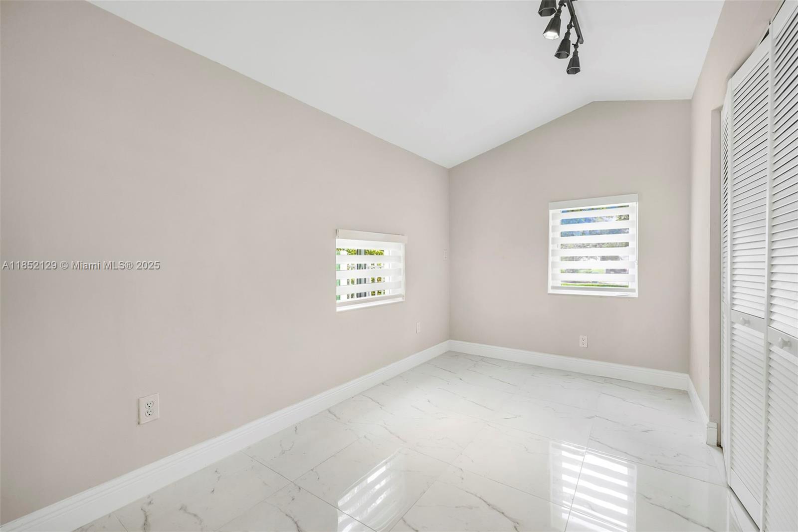 Building Photo - 340 SW 25th Rd