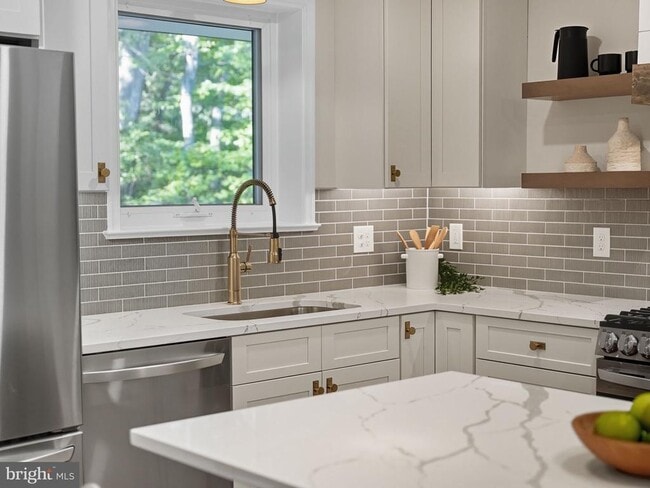 Building Photo - 4512 Sleaford Rd