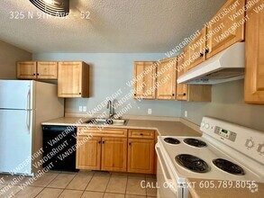 Building Photo - Walk Out 2 Bedroom With Private Patio!