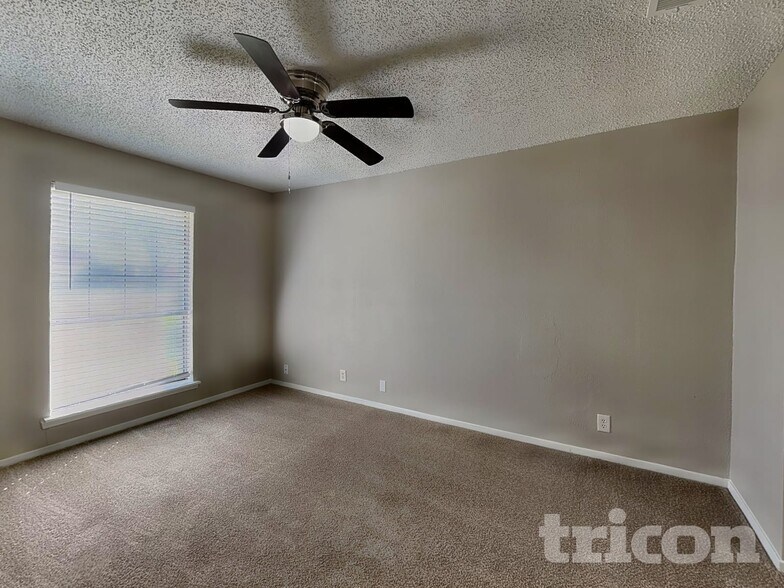 Building Photo - 4909 Tiffany Ln