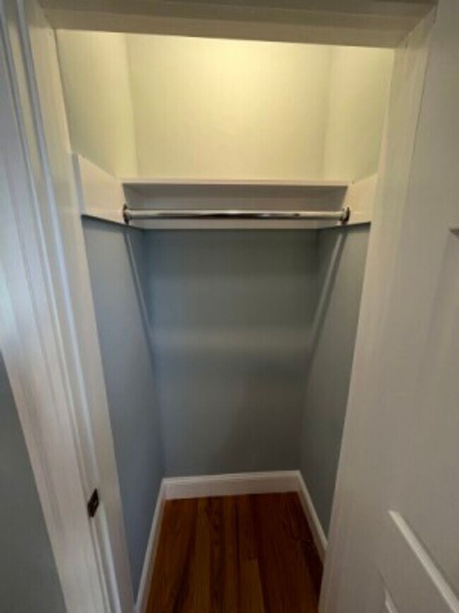 Building Photo - Beautiful Porter/Harvard 2 bedroom apartme...